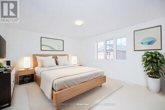 244 Mckenzie Dr in Clearview, ON - Building Photo - Building Photo
