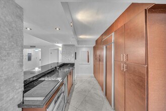 1000 Quayside Ter, Unit # 602 in Miami, FL - Building Photo - Building Photo