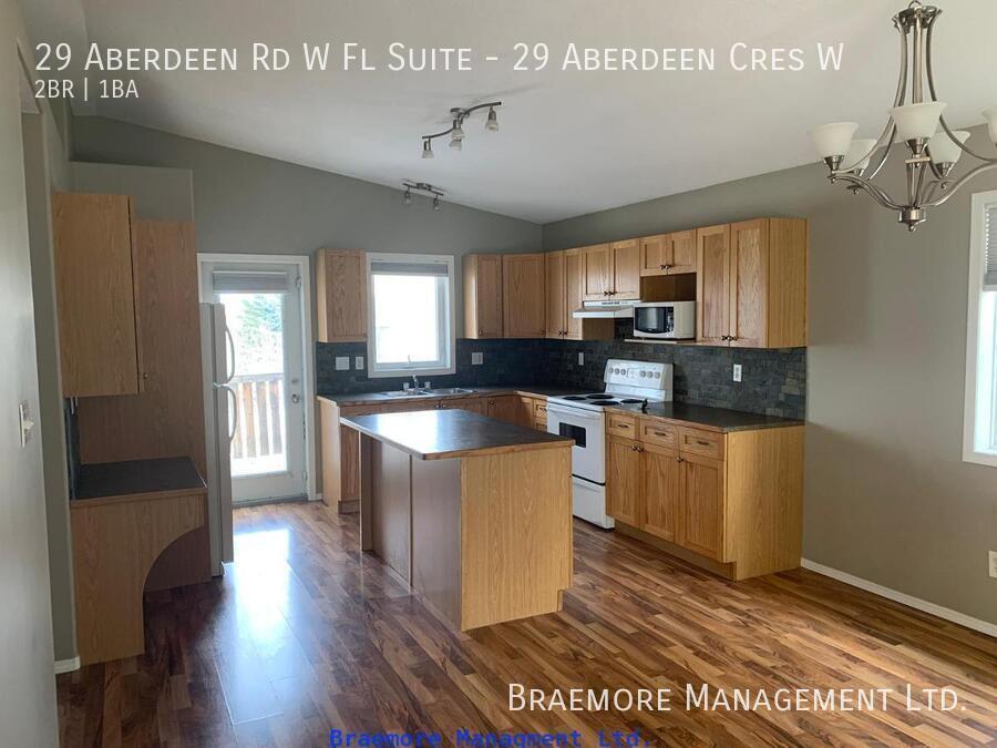 29 Aberdeen Rd W in Lethbridge, AB - Building Photo