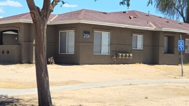 Casa Encinas At River Heights in Blythe, CA - Foto de edificio - Building Photo