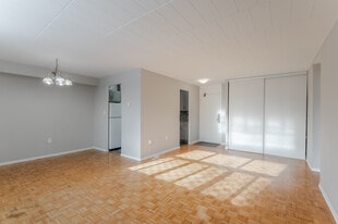 Castlegate Apartments in Toronto, ON - Building Photo