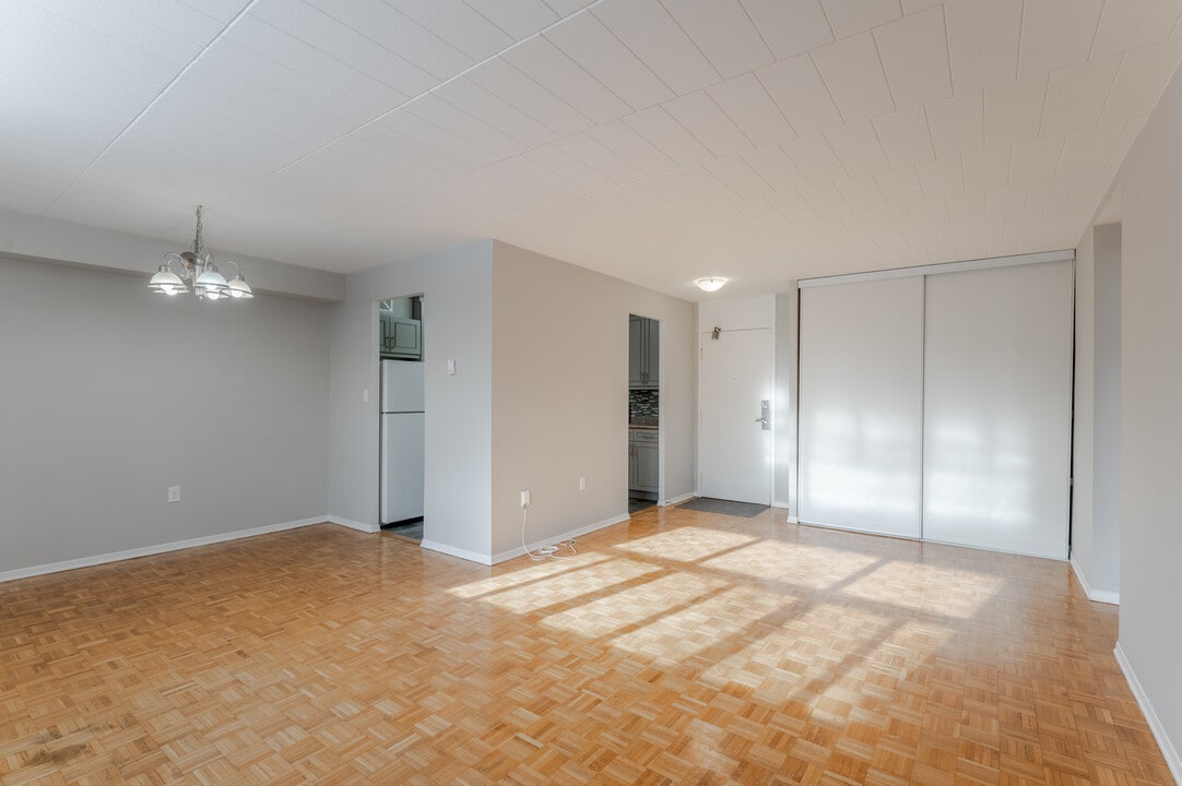 Castlegate Apartments in Toronto, ON - Building Photo