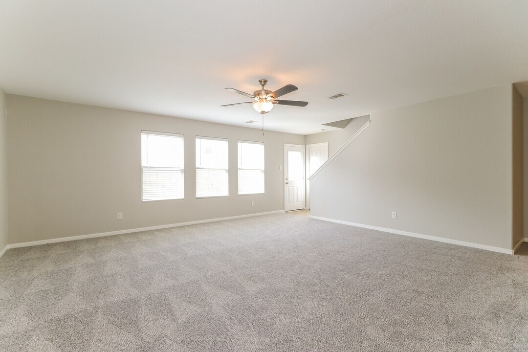 11023 Vanilla Cir in Houston, TX - Building Photo