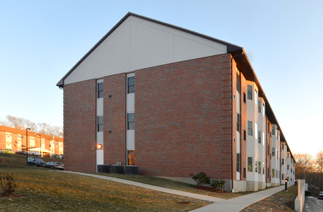 AHEPA 250 V Senior Apartments in Niantic, CT - Foto de edificio - Building Photo