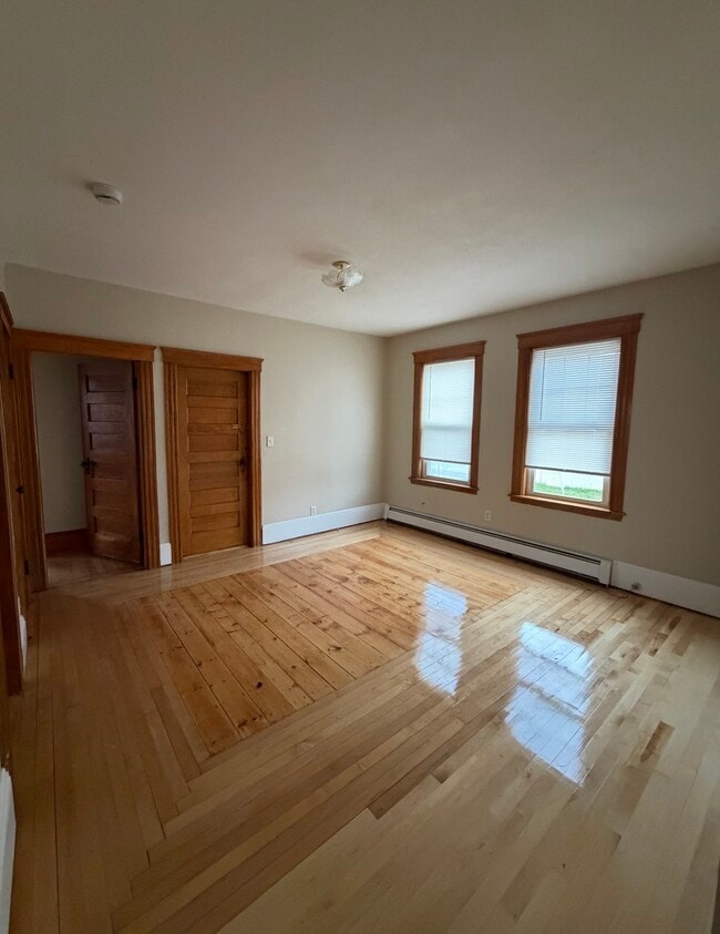 3 Malden St, Unit 1 in Worcester, MA - Foto de edificio - Building Photo