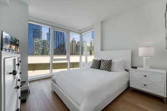 625W W 57th St in New York, NY - Foto de edificio - Building Photo