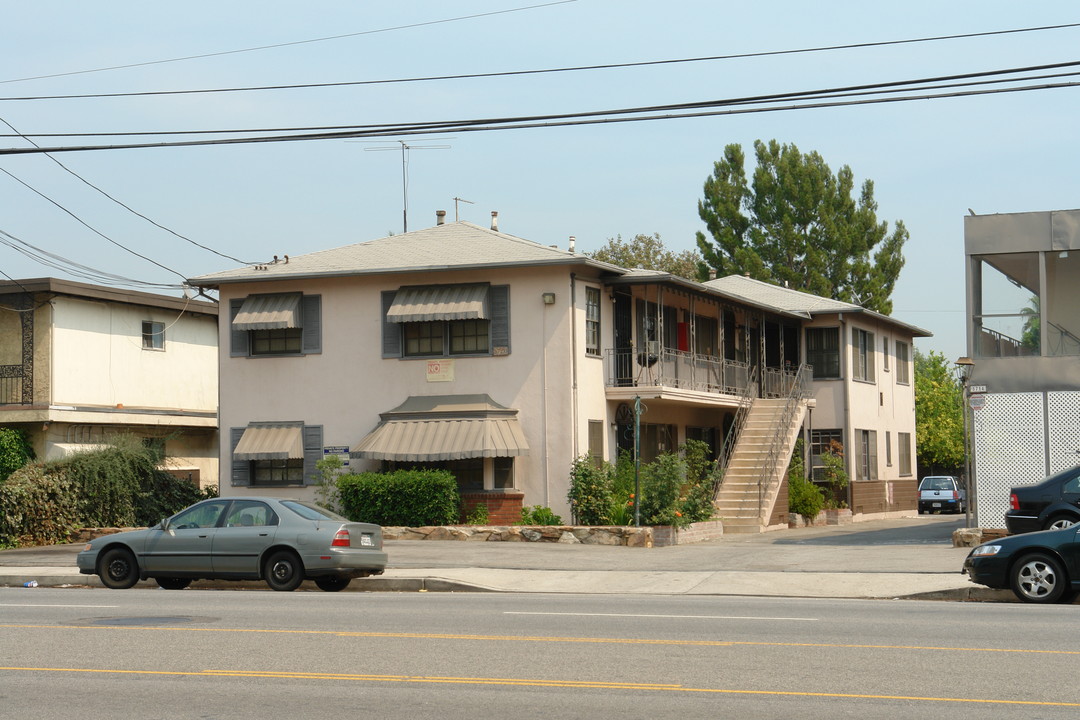 5720 Sepulveda Blvd in Van Nuys, CA - Building Photo