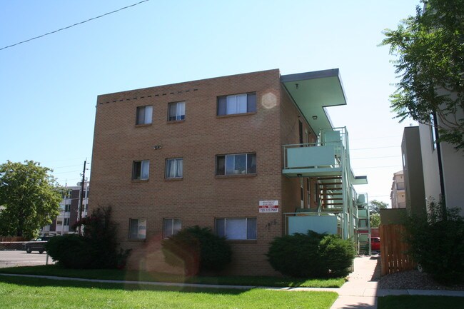 Vine Apartments in Denver, CO - Building Photo - Building Photo