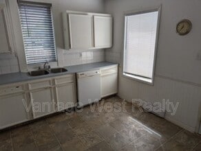 481 Wardlaw Ave in Kelowna, BC - Building Photo - Building Photo