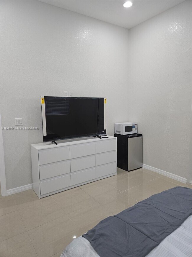 357 SW 18th Rd in Miami, FL - Building Photo - Building Photo