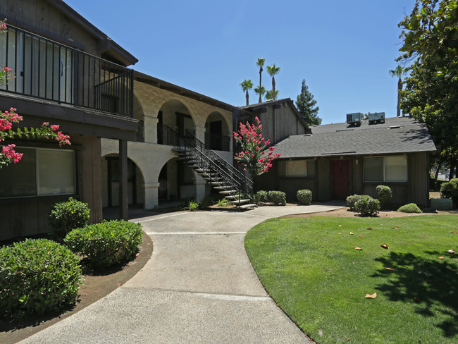 Casa Del Rey Apartments in Fresno, CA - Foto de edificio - Building Photo