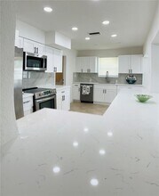 3962 NW 36th Way in Lauderdale Lakes, FL - Building Photo - Building Photo