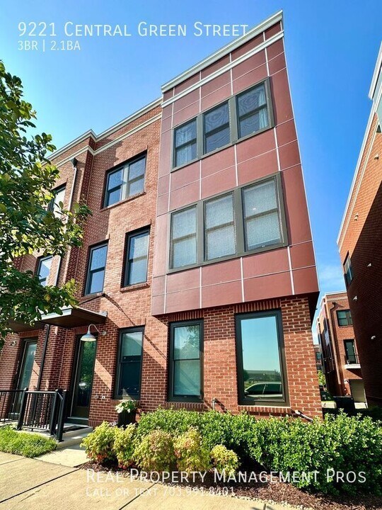 9221 Central Green St in Lorton, VA - Building Photo