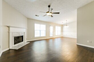 555 The Blvd, Unit 1304 in Newnan, GA - Foto de edificio - Building Photo