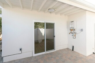 7209 Dos Rios Dr in Tujunga, CA - Foto de edificio - Building Photo