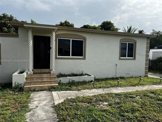 245 NW 117th St in Miami, FL - Building Photo - Building Photo
