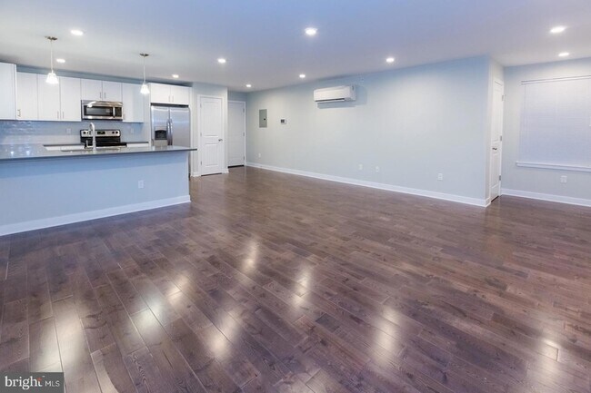 1228-32 W College Ave, Unit 4 in Philadelphia, PA - Foto de edificio - Building Photo