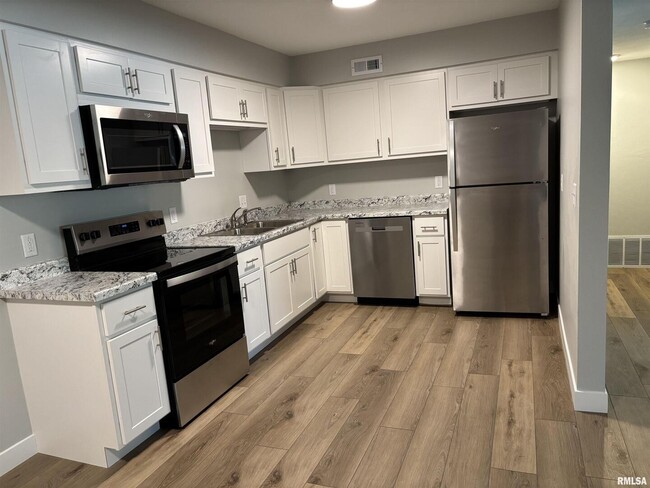 1646 W 42nd St in Davenport, IA - Building Photo - Building Photo