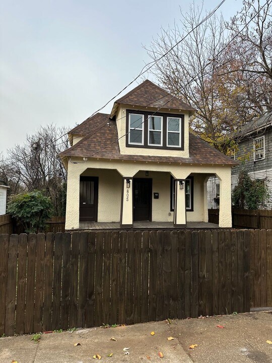 805 Cabell St in Lynchburg, VA - Foto de edificio