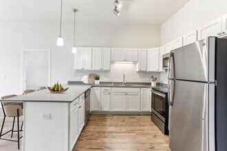 Lake Ridge Apartments in Prior Lake, MN - Foto de edificio - Building Photo