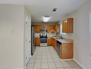 228 Kings Cove in Locust Grove, GA - Foto de edificio - Building Photo