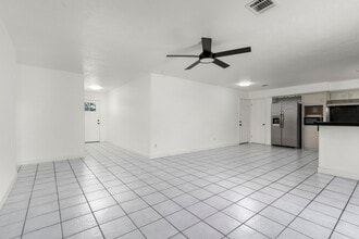 11030 Hayslip Ln in Houston, TX - Building Photo - Building Photo