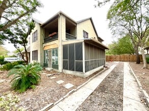 1743 W Summit Ave. in San Antonio, TX - Building Photo - Building Photo