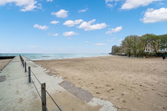 1121 W Columbia Ave in Chicago, IL - Building Photo - Building Photo