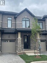 7441 Baycrest Cmn in Niagara Falls, ON - Building Photo