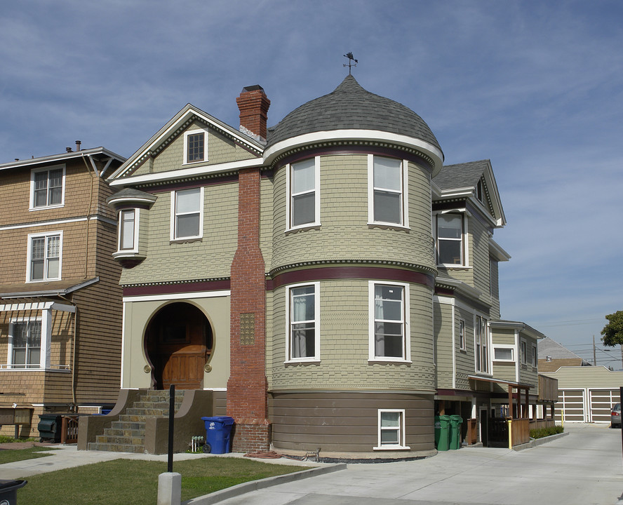 2251 San Jose Ave in Alameda, CA - Foto de edificio