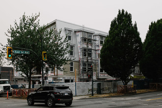 1723-1725 Victoria Dr in Vancouver, BC - Building Photo - Building Photo