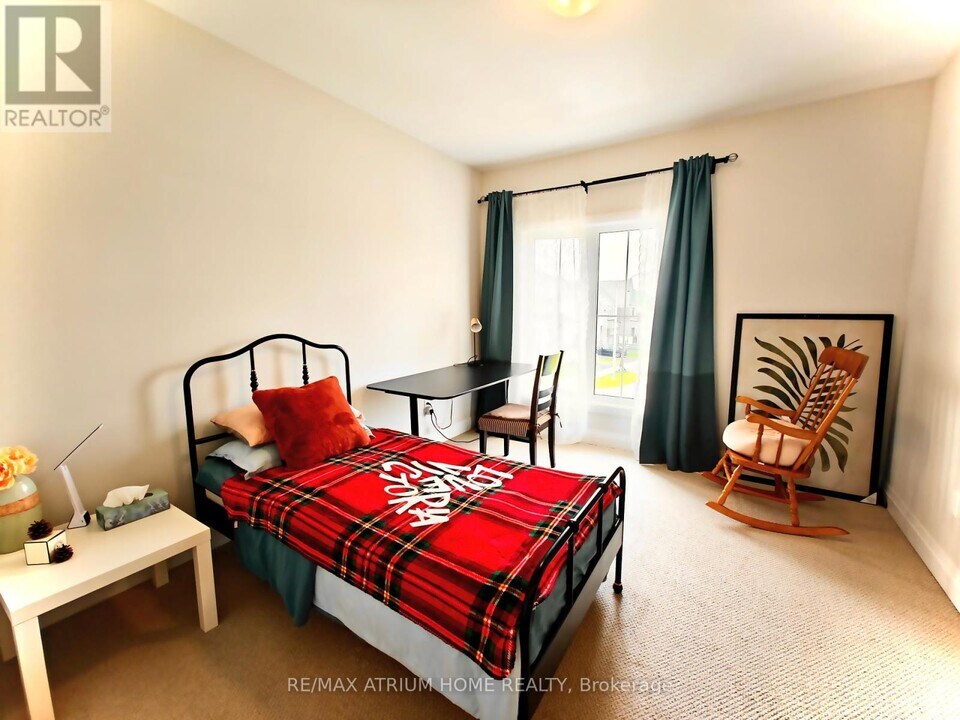 29 Dennis Reed Ct in Aurora, ON - Building Photo