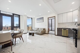 36-21 Prince St in Queens, NY - Foto de edificio - Building Photo