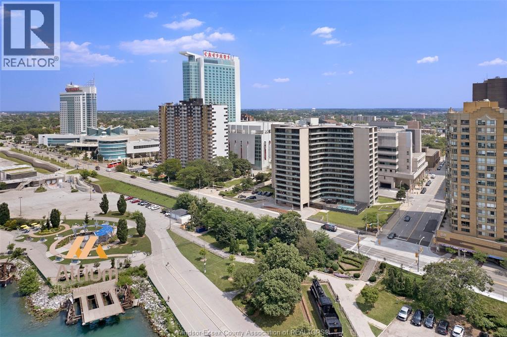 111 Riverside Dr E in Windsor, ON - Building Photo