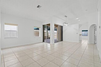 11255 NW 53rd Ln in Doral, FL - Building Photo - Building Photo