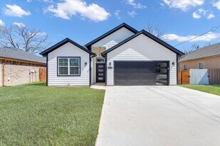1323 S Montgomery St, Unit 605 in Sherman, TX - Building Photo