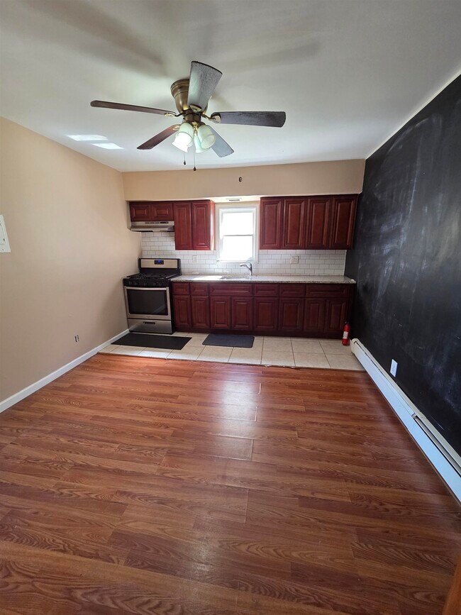 389 Ave E in Bayonne, NJ - Building Photo - Building Photo