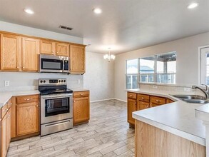 1012 Andrew St in Burleson, TX - Foto de edificio - Building Photo
