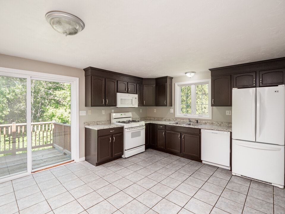 90A Loxwood St in Worcester, MA - Building Photo