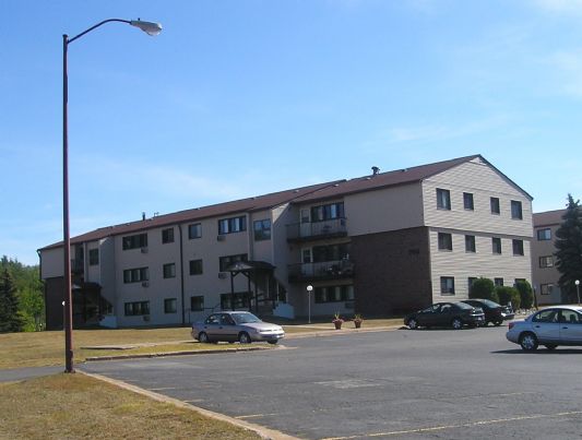 Canda Manor Apartments in Ishpeming, MI - Foto de edificio