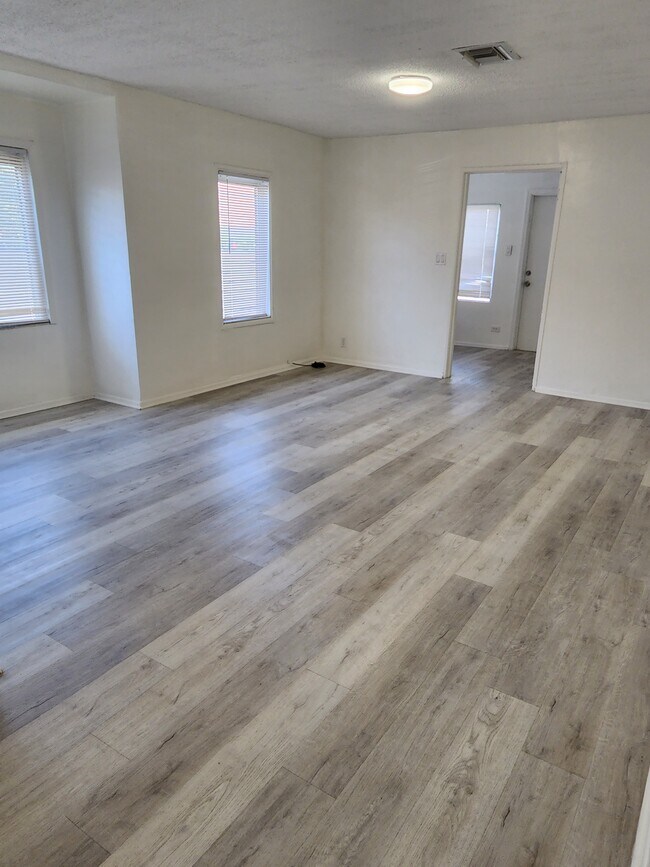 2466 Lincoln St, Unit Front House in Hollywood, FL - Building Photo - Building Photo