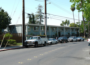 Tara Linda Manor Apartments in Concord, CA - Building Photo - Building Photo