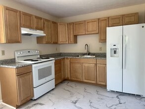 108 Crystal Lake Ct in Stephens City, VA - Building Photo - Building Photo
