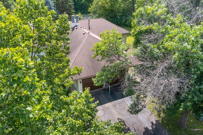 12131 62nd Ave N, Unit 12131 62nd Ave N, Maple G in Maple Grove, MN - Foto de edificio - Building Photo