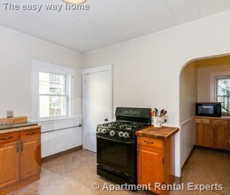 294 Boston Ave, Unit A in Medford, MA - Building Photo - Building Photo