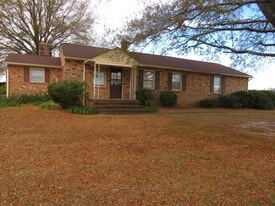 7300 Claiborne Rd in Sutherland, VA - Building Photo