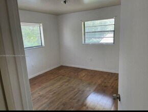 1017 SW 8th St in Hallandale Beach, FL - Building Photo - Building Photo