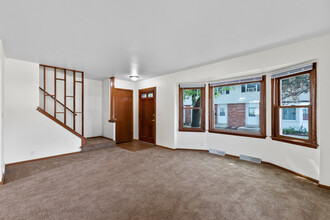 5524 S Illinois Ave in Cudahy, WI - Building Photo - Building Photo
