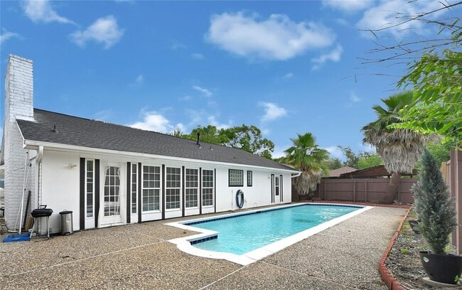 property at 15611 Rolling Timbers Dr