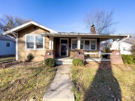 616 W University Ave in Muncie, IN - Building Photo